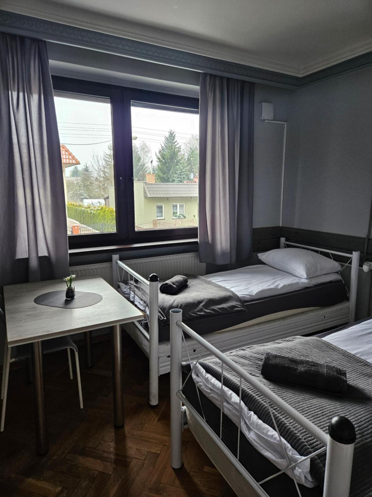 Pokoje Pracownicze Кімнати Для Працівників,Гуртожиток Swarzędz Exteriör bild