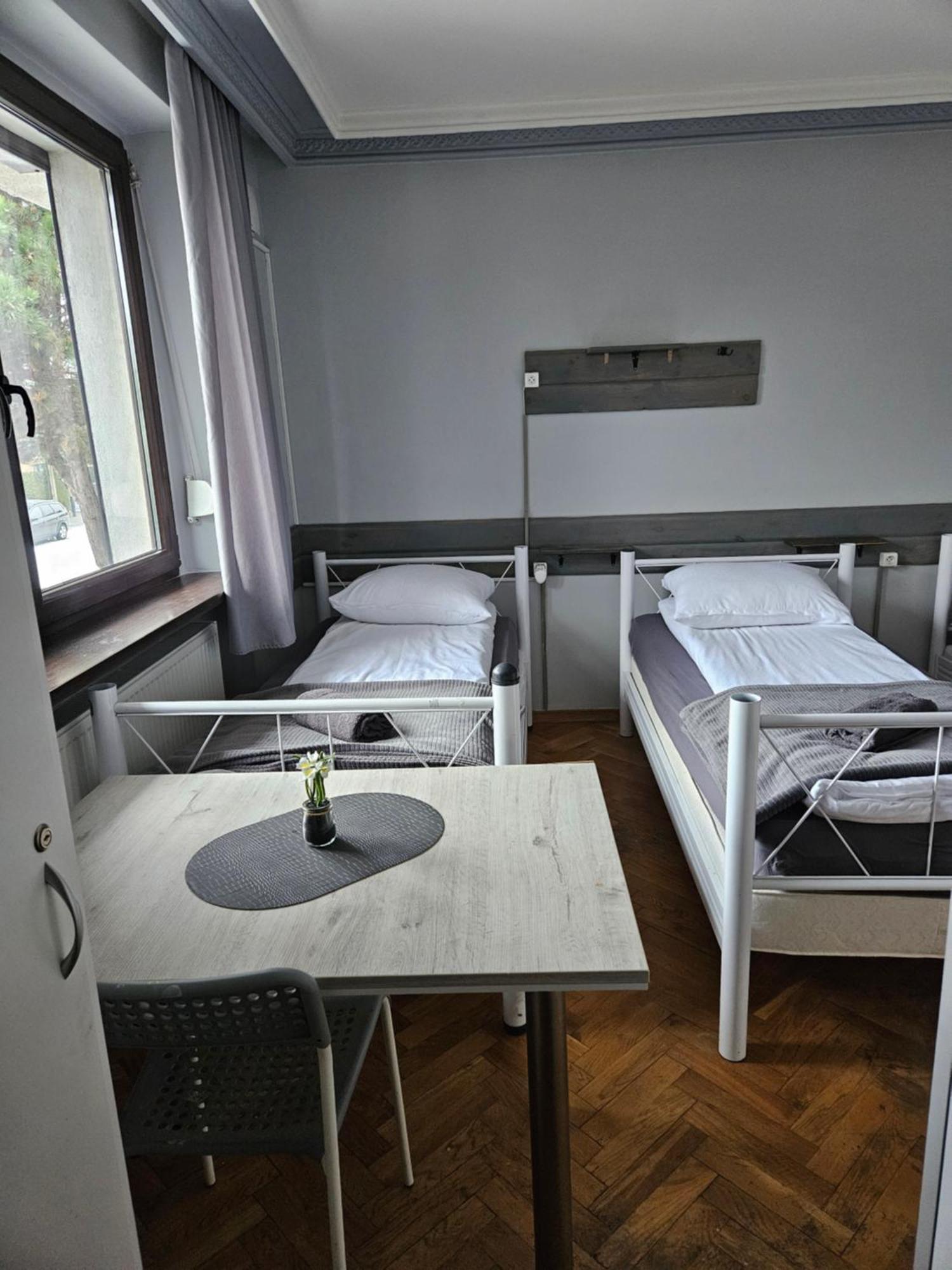 Pokoje Pracownicze Кімнати Для Працівників,Гуртожиток Swarzędz Exteriör bild